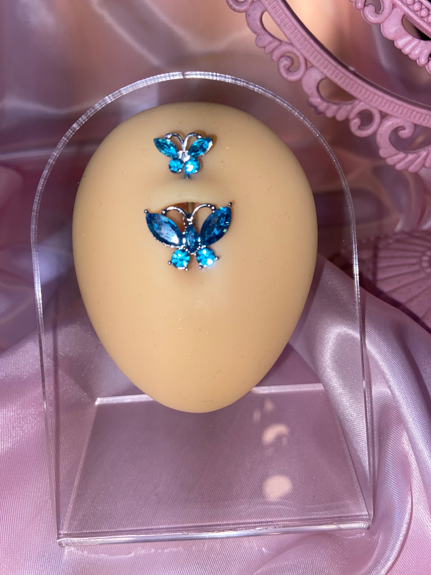 Double Butterfly Bauchnabelpiercing