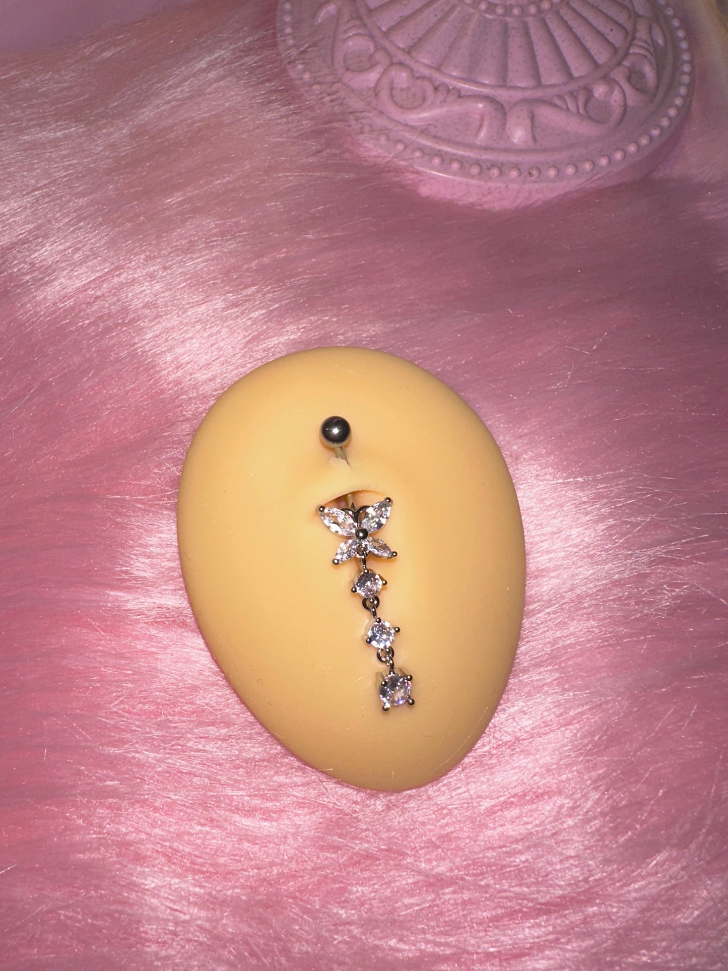 Little Mariposa Bauchnabelpiercing